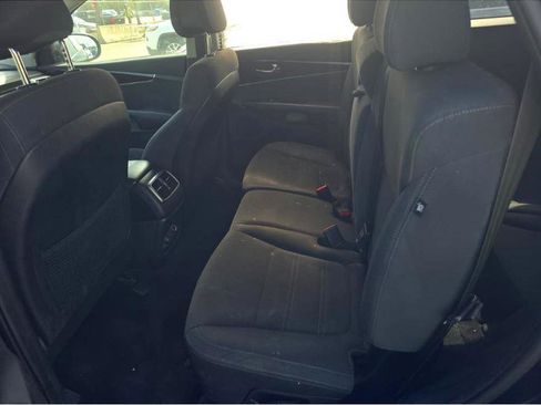 Used 2016 Kia Sorento LX w/ LX Convenience Package image 7