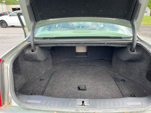 Used 2006 Cadillac DTS w/ Trunk Convenience Package FWD image 24