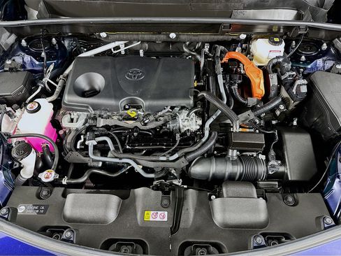 Used 2023 Toyota Venza LE image 33