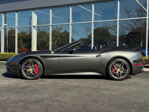 Used 2016 Ferrari California T image 4