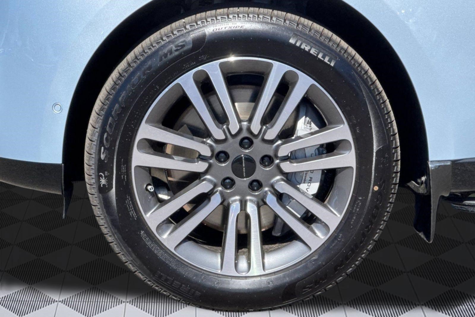 New 2026 Land Rover Range Rover Long Wheelbase SE AWD/4WD image 13