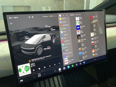 Used 2024 Tesla Cybertruck AWD Crew Cab image 25