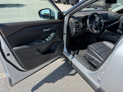 Certified 2023 Nissan Rogue SV w/ SV Premium B Package AWD/4WD image 15