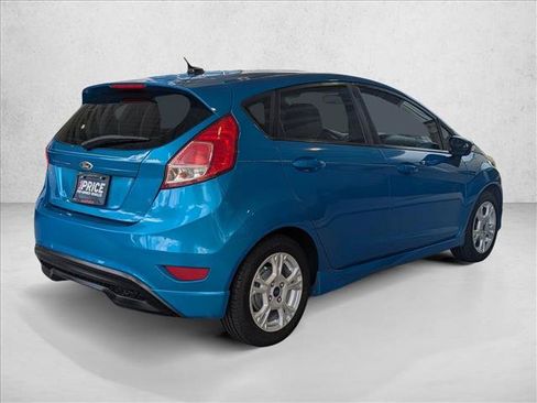 Used 2015 Ford Fiesta SE FWD image 2