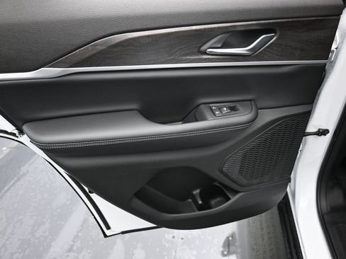 New 2025 Jeep Grand Cherokee Limited w/ Trailer Tow Package image 12