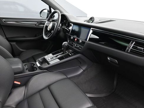 Certified 2026 Porsche Macan image 14