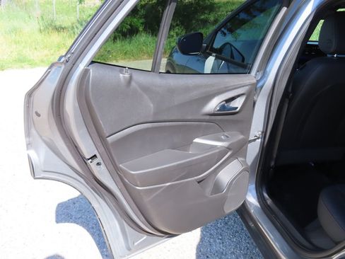 Certified 2024 Chevrolet Trax RS w/ Sunroof Package FWD image 28