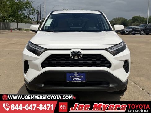 Used 2025 Toyota RAV4 XLE image 3