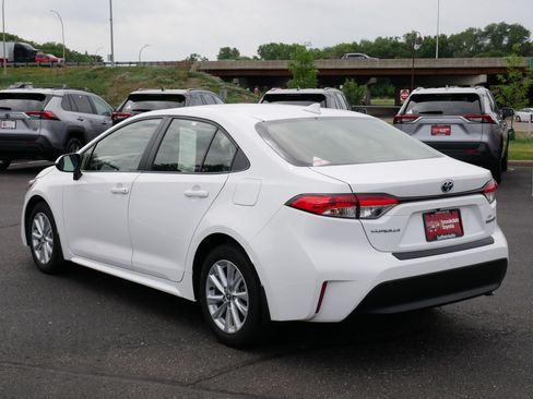 Certified 2023 Toyota Corolla LE w/ LE Convenience Package FWD image 3