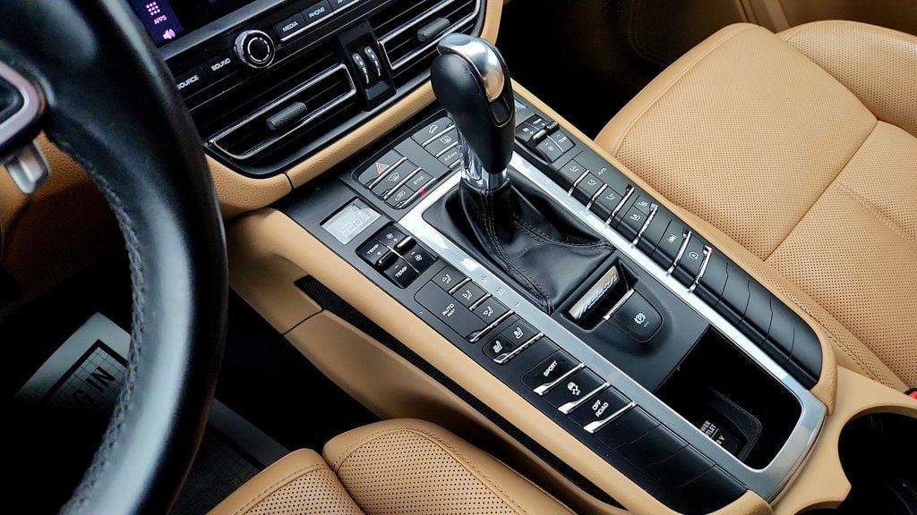 Used 2021 Porsche Macan AWD/4WD image 17