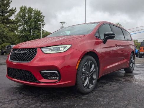 New 2026 Chrysler Pacifica Select image 6