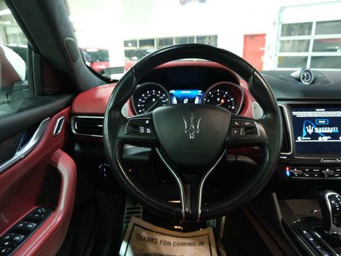 Used 2017 Maserati Levante S image 31