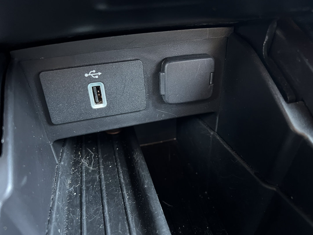 Used 2018 Ford Explorer XLT w/ Equipment Group 201A FWD image 25