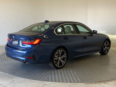 Used 2021 BMW 330i xDrive Sedan w/ Premium Package image 9