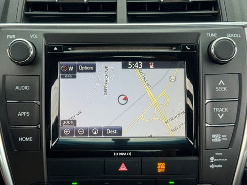 Used 2017 Toyota Camry SE image 23