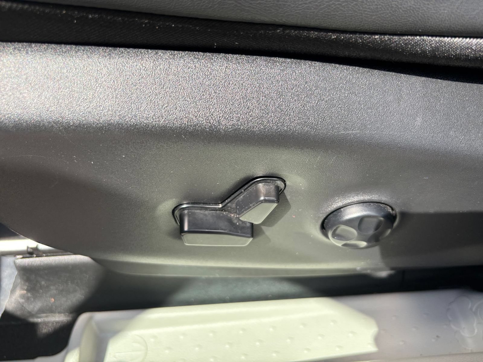 Used 2024 Chrysler Pacifica Touring-L FWD image 21