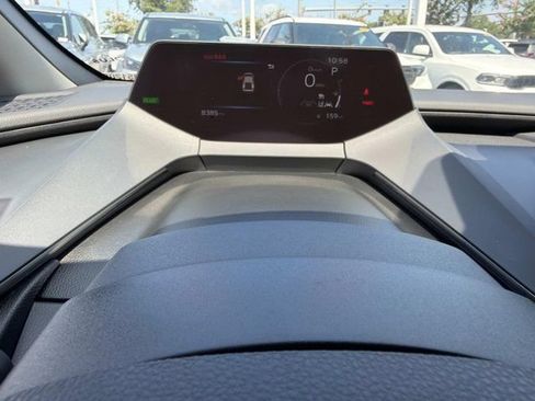 Certified 2025 Toyota Prius FWD image 27