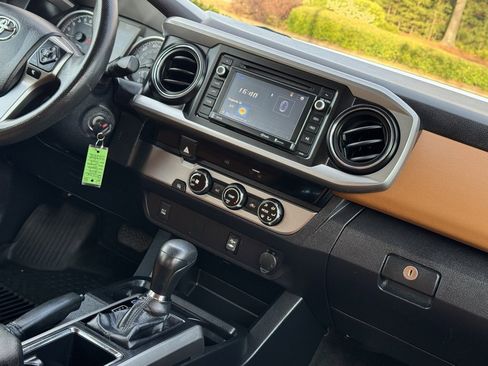Used 2016 Toyota Tacoma SR5 image 24