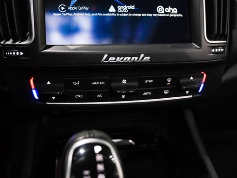 Used 2017 Maserati Levante AWD/4WD image 23