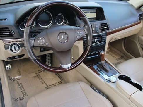Used 2011 Mercedes-Benz E 550 Cabriolet image 4
