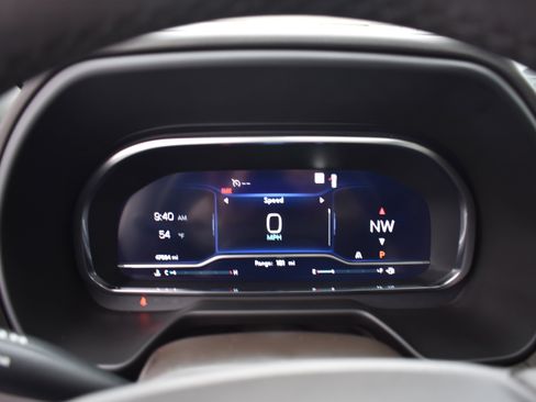 Used 2022 Chevrolet Suburban LT w/ Luxury Package image 17