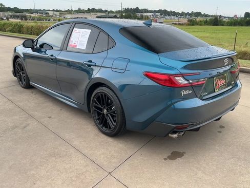 Used 2025 Toyota Camry SE image 7