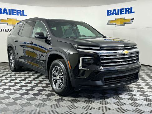 Used 2024 Chevrolet Traverse LT w/ Enhanced Driving Package image 3