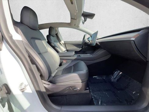 Used 2021 Tesla Model Y Long Range image 23