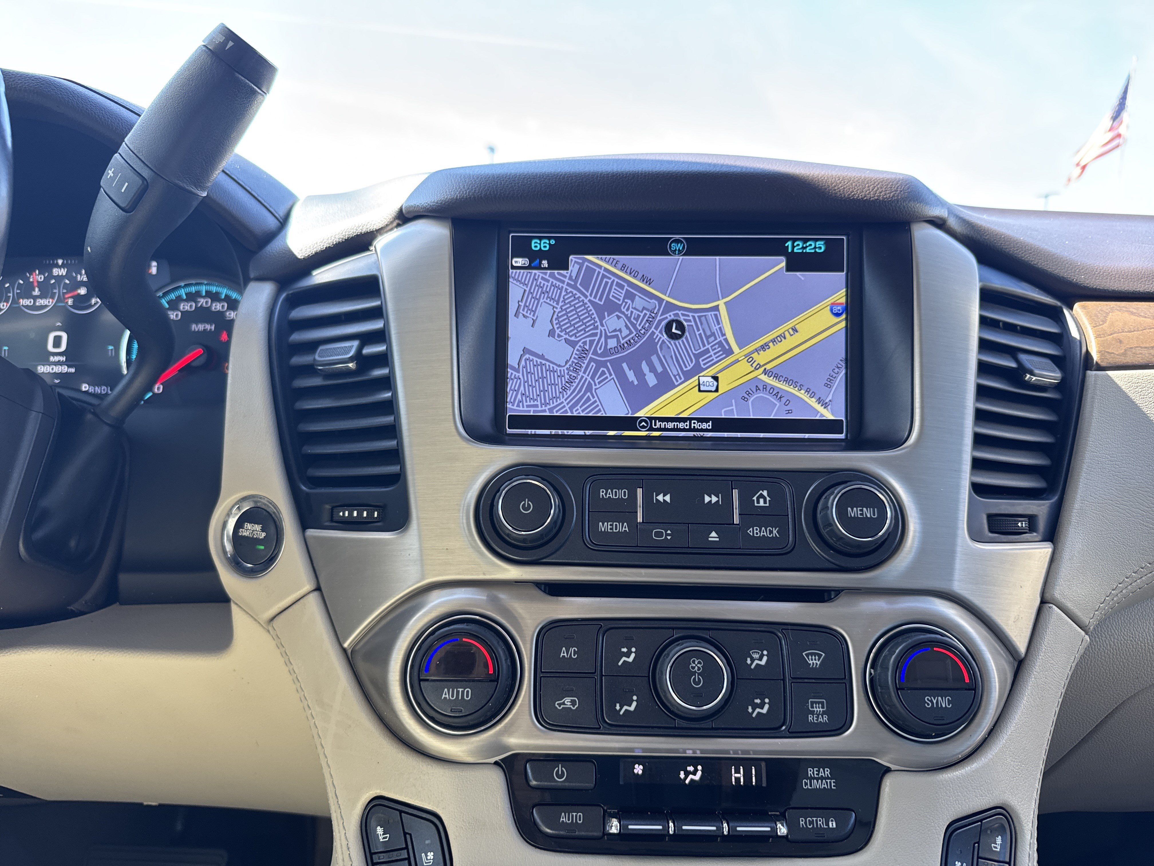 Used 2020 GMC Yukon XL Denali w/ Denali Premium Package AWD/4WD image 31