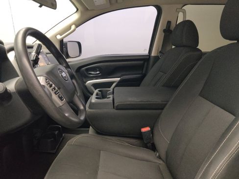 Used 2017 Nissan Titan SV image 17