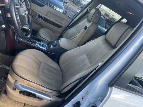 Used 2011 Land Rover Range Rover HSE LUX image 10