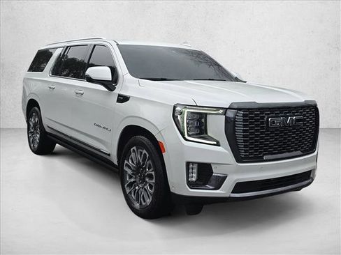 Used 2023 GMC Yukon XL Denali Ultimate image 3