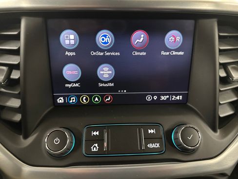 Certified 2023 GMC Acadia SLT w/ Preferred Package image 15