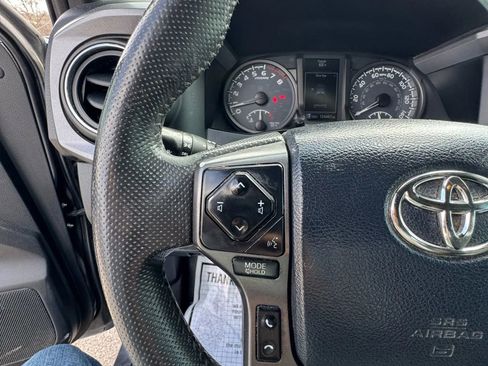 Used 2018 Toyota Tacoma TRD Off-Road image 16