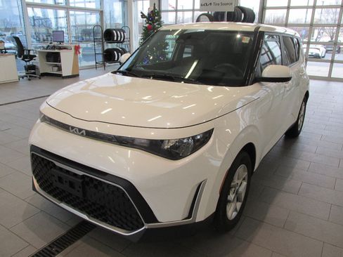 Used 2025 Kia Soul LX w/ LX Technology Package image 3