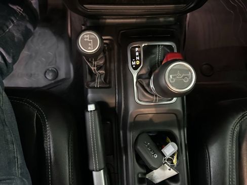 Used 2019 Jeep Wrangler Unlimited Sahara image 19