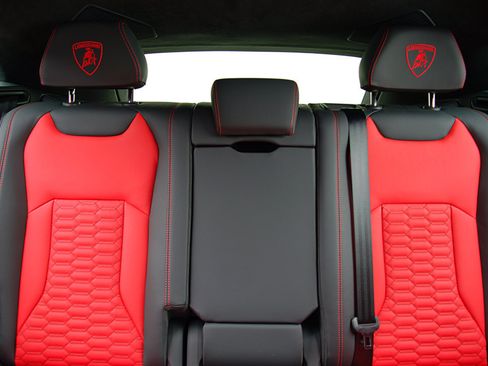 Used 2022 Lamborghini Urus AWD/4WD image 37
