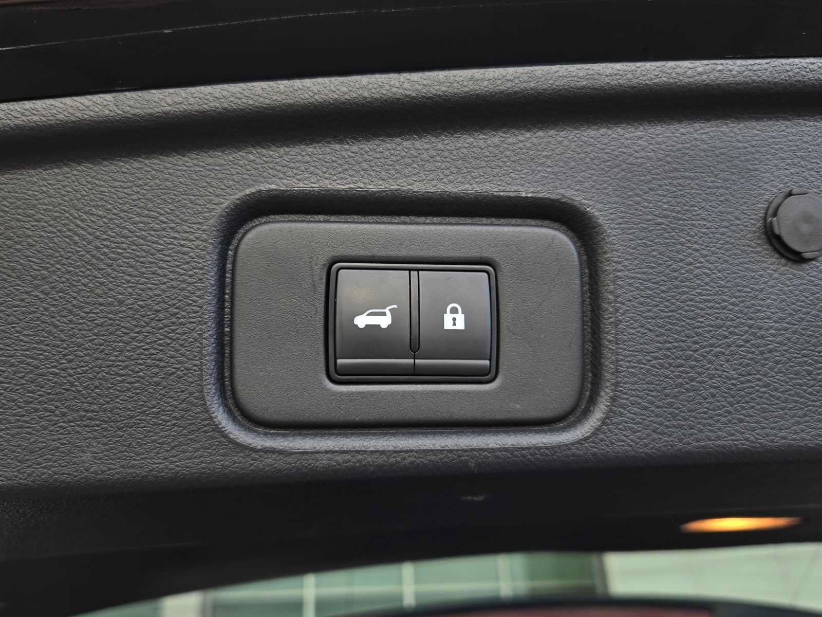 Used 2025 Nissan Pathfinder SL FWD image 23