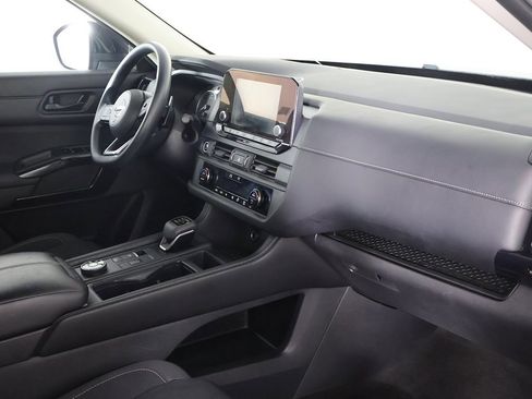 Used 2024 Nissan Pathfinder S image 26