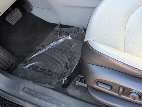 Used 2019 GMC Terrain SLT w/ Preferred Package image 17