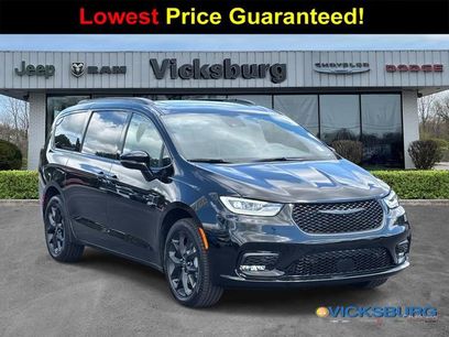 New 2026 Chrysler Pacifica Limited w/ S Appearance Package