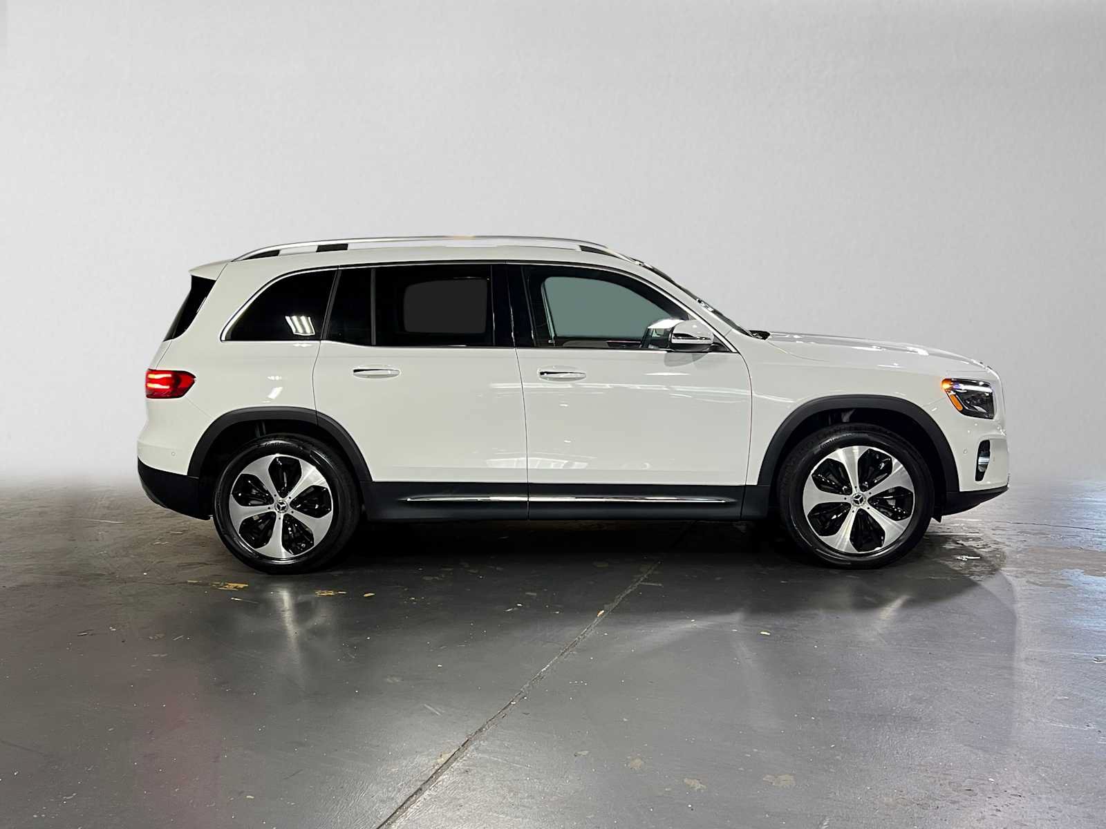 Certified 2026 Mercedes-Benz GLB 250 4MATIC image 2