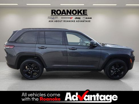 Used 2022 Jeep Grand Cherokee Altitude image 10