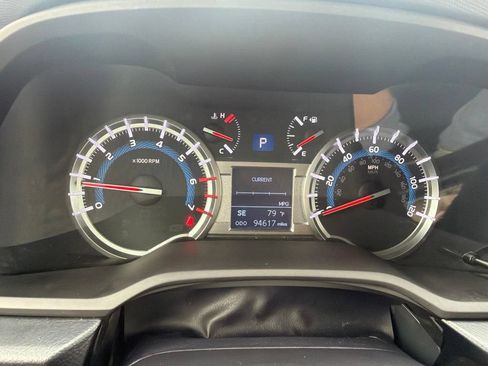 Used 2018 Toyota 4Runner SR5 AWD/4WD image 25