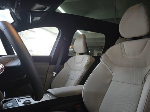 New 2025 Volvo EX90 Plus image 23