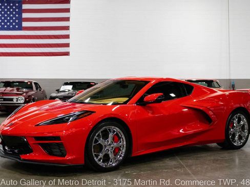 Used 2021 Chevrolet Corvette Stingray Premium Cpe w/ Z51 Performance Package RWD image 3