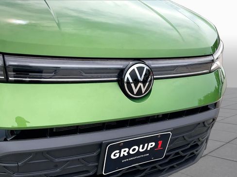 Used 2025 Volkswagen Taos SE FWD image 29