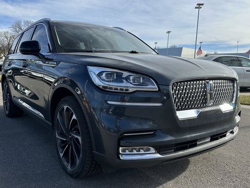 Used 2022 Lincoln Aviator Reserve w/ Equipment Group 201A image 2