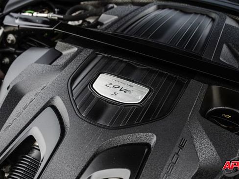 Used 2018 Porsche Panamera 4S image 90