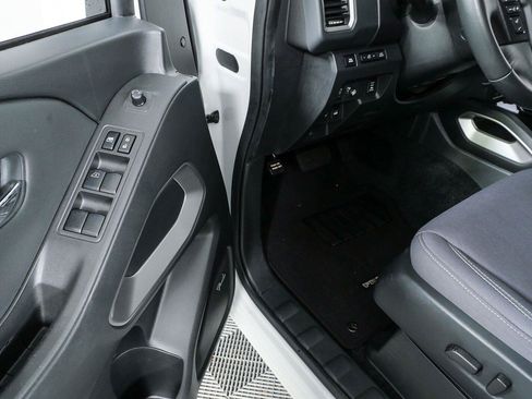 Used 2024 Nissan Frontier SV w/ Technology Package AWD/4WD image 8
